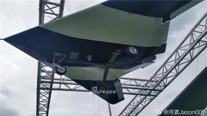 Can canh UAV tang hinh Nga lan dau mang den Army-2019-Hinh-5