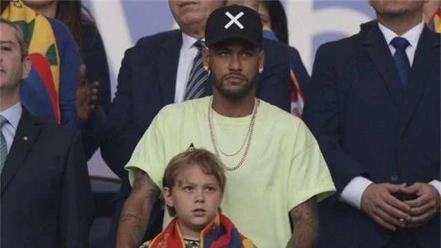 Chống đối ra mặt, Neymar nhận án phạt nặng - 1