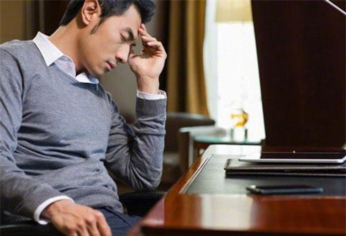 Về nhà sau cuộc nhậu, điều đầu tiên tôi thấy là vết máu kéo dài ở cửa nhưng phía sau đó là một sự thật choáng váng