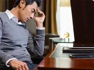 Về nhà sau cuộc nhậu, điều đầu tiên tôi thấy là vết máu kéo dài ở cửa nhưng phía sau đó là một sự thật choáng váng