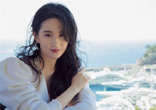 Lưu Diệc Phi lại khiến cư dân mạng trầm trồ vì nhan sắc hoàn hảo, riêng chi tiết này phải được khen cực phẩm