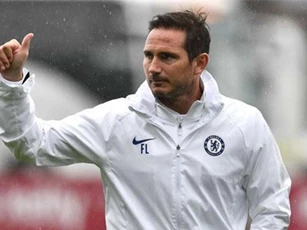 Vừa đầu dẫn Chelsea, HLV Lampard đã bị CĐV đối thủ 'trù' sớm... sa thải