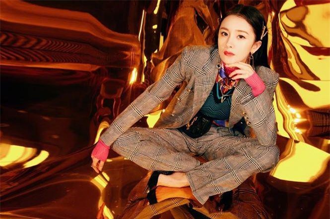 Dương Mịch xinh đẹp khác lạ với phong cách menswear