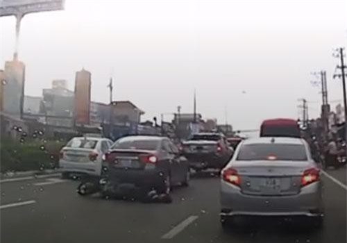 Clip: 'Cái kết đắng' cho thanh niên thích làm... 'tổ lái'