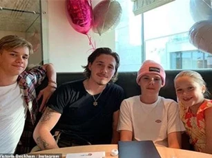 Cùng ăn tối và chụp hình nhân ngày sinh nhật 8 tuổi của em gái, Brooklyn Beckham phá tan tin đồn bất hòa với bố mẹ