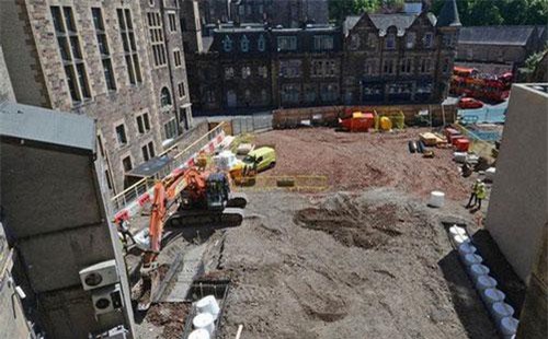 &quot;Kho b&#xE1;u&quot; v&#xE0; h&#xE0;i c&#x1ED1;t ng&#xE0;n n&#x103;m xu&#x1EA5;t hi&#x1EC7;n &#x1EDF; c&#xF4;ng tr&#x1B0;&#x1EDD;ng x&#xE2;y d&#x1EF1;ng