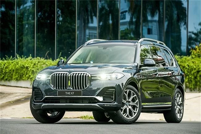 BMW X7.