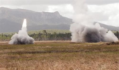 Clip: Quân đội Mỹ khoe dàn vũ khí "khủng" trong cuộc tập trận chung với Australia
