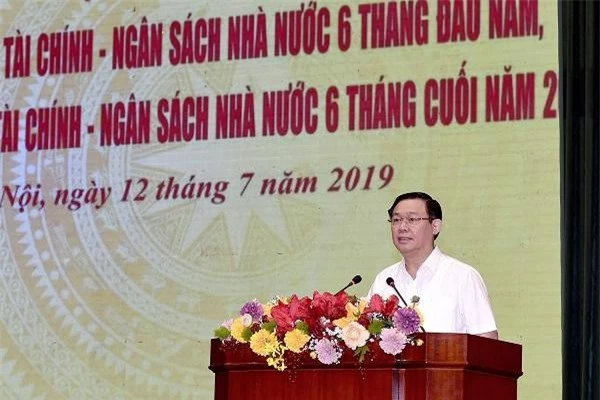 Phó Thủ tướng Vương Đình Huệ phát biểu chỉ đạo tại hội nghị. (Ảnh: MOF)