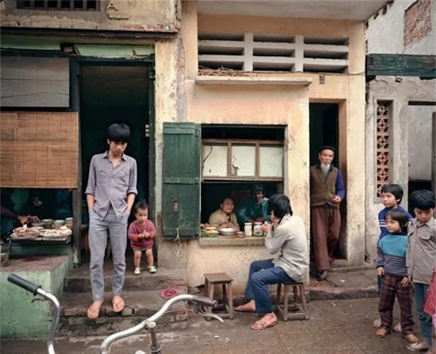 Ngam Ha Noi thap nien 1980 - 1990 qua anh doc cua nguoi My-Hinh-9