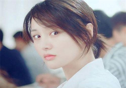 Sau ồn ào bị cắt 80% đất diễn vì đóng dở, Trịnh Sảng lại ăn cả rổ "gạch đá" vì chỉ biết lắc đầu, lè lưỡi