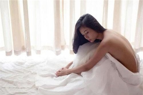 Cay đắng khi đêm tân hôn chồng nhận tin của bồ "xin làm người thứ 3"