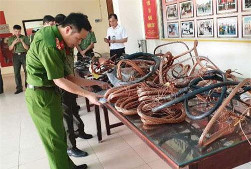 Nam Định: Bắt thợ cơ khí cắt trộm dây điện tại 13 trạm biến áp để bán đồng nát