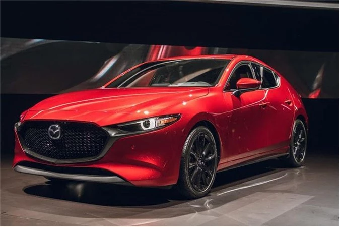 Tại Malaysia, mẫu xe Mazda3 2019 mới được nhập khẩu nguyên chiếc và bán trong ba phiên bản, trong đó chỉ có bản cơ sở và bản cao cấp nhất là có cả trong kiểu dáng hatchback và sedan, phiên bản tầm trung chỉ có trong hình thức sedan.