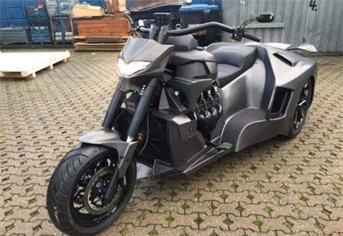 Môtô đầu “khủng long”, đuôi Lamborghini gây sốt dân mạng Việt