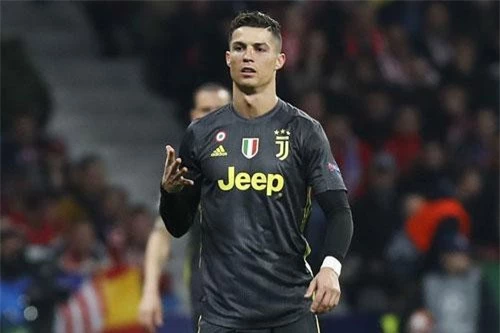 2. Cristiano Ronaldo (Juventus, 945.000 bảng/tuần).