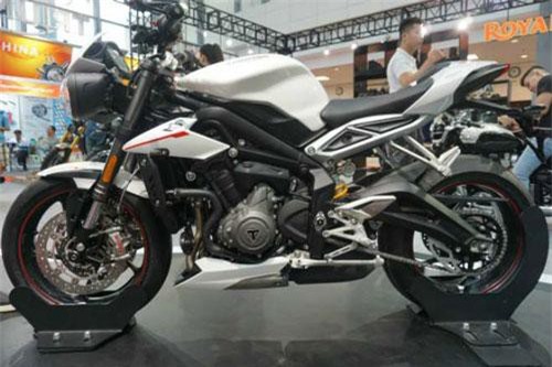 Khám phá Triumph Triple Street RS giá 430 triệu đồng