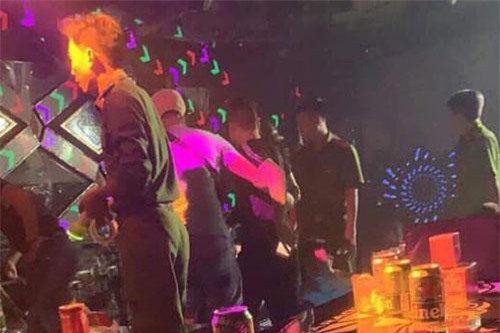 Hải Dương: Đột kích quán bar, phát hiện 40 đối tượng dương tính với ma túy