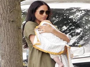 Công nương Meghan đã đầu tư bao nhiêu tiền cho chiếc chăn "hanmade" được làm từ bông hữu cơ để quấn con trai Archie?