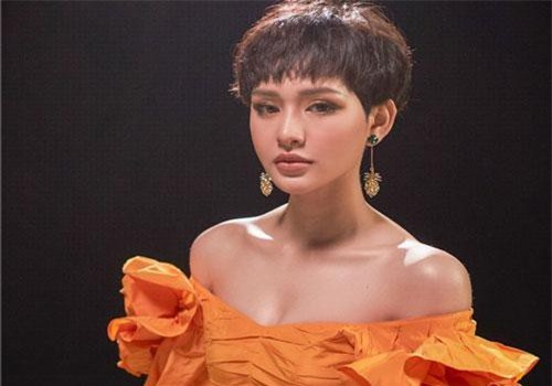 CHUYỆN SHOWBIZ (13/7): MV mới của Hiền Hồ bị tố đạo nhạc, Khả Ngân được báo Nhật Bản hết lời khen ngợi về nhan sắc