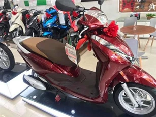 Ảnh thực tế Honda Lead 125cc mới, lô-gô cách điệu, trang bị cao cấp
