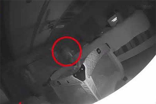 CLIP: Thấy con bị vết thương lạ, liền xem camera an ninh và phát hiện ra bóng ma đáng sợ