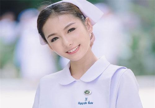 Cuộc sống của nữ y tá xinh đẹp nhất Thái Lan một thời giờ ra sao?