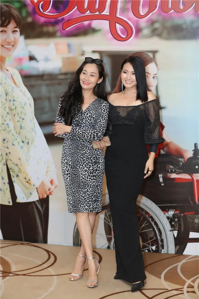 Ngoc Lan, Hanh Thuy (2)