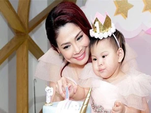 Vắng chồng đại gia, Thanh Thảo 1 mình tổ chức tiệc sinh nhật linh đình cho con gái cưng tại Việt Nam