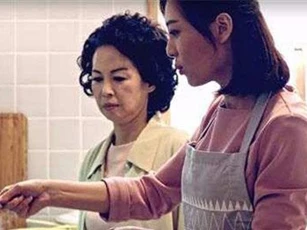 Nhà 6 người hết 880 nghìn tiền điện, mẹ chồng hậm hực nêu lý do gây bức xúc
