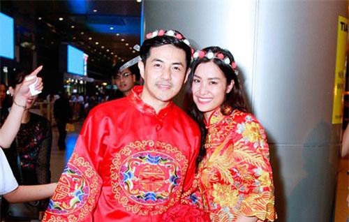 HOT : Đông Nhi và Ông Cao Thắg bất ngờ được tổ chức đám cưới ngay tại sân bay sau khi trở về từ Mỹ