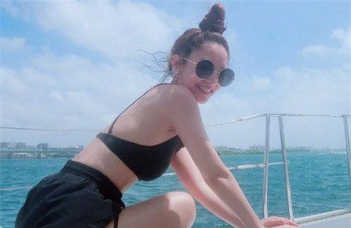 Dương Thừa Lâm diện bikini khoe thân hình nóng bỏng ở tuổi 35 sau khi nhận lời cầu hôn bạn trai