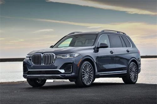 BMW X7.