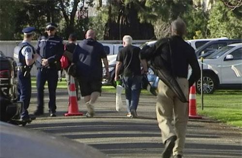 Người dân New Zealand nộp vũ khí cho chính quyền