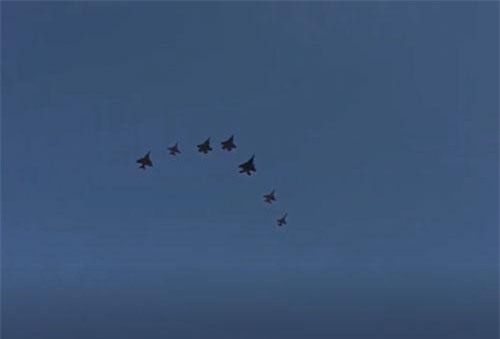 CLIP HOT (14/7): 'Soi' sức mạnh của 'sát thủ tàng hình' F-35A Hàn Quốc dùng để 'răn đe' Triều Tiên, bé trai 4 tuổi 'trộm' ô tô của ông nội tự lái đi mua kẹo