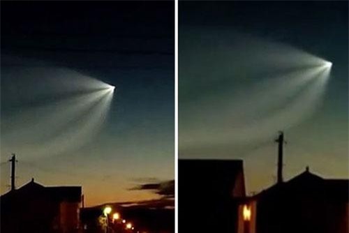 CLIP: UFO khổng lồ, phát sáng chói mắt trên bầu trời Nga