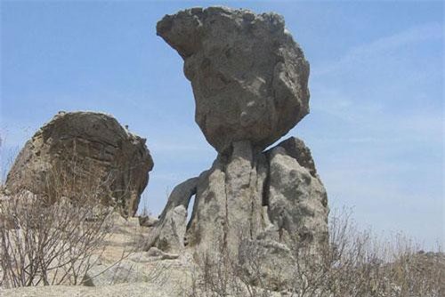 Bí ẩn rặng đá siêu bấp bênh ở Mỹ