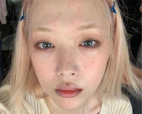 Không chỉ Lâm Khánh Chi ở Việt Nam, Hàn Quốc cũng có nữ thần gây sốc với mặt mộc