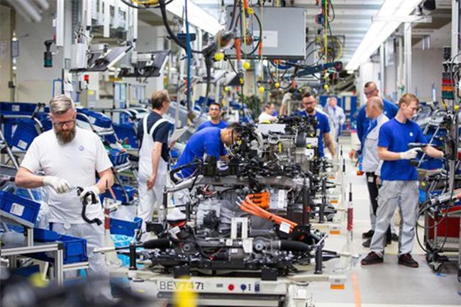 Volkswagen bắt tay với Ford sản xuất xe tự lái và xe điện