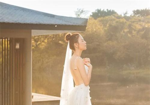 Đàm Thu Trang biểu hiện "tăng động" trước giờ G, tung ảnh cưới "đẹp phát hờn"