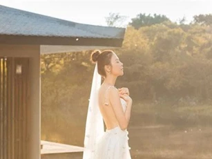 Đàm Thu Trang biểu hiện "tăng động" trước giờ G, tung ảnh cưới "đẹp phát hờn"