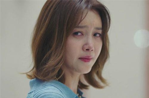 Từng dẫn bồ nhí về ngoại tình trước mặt tôi, 10 năm sau chồng cũ xin được đi lại vì đã "gần đất xa trời"