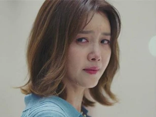 Từng dẫn bồ nhí về ngoại tình trước mặt tôi, 10 năm sau chồng cũ xin được đi lại vì đã "gần đất xa trời"