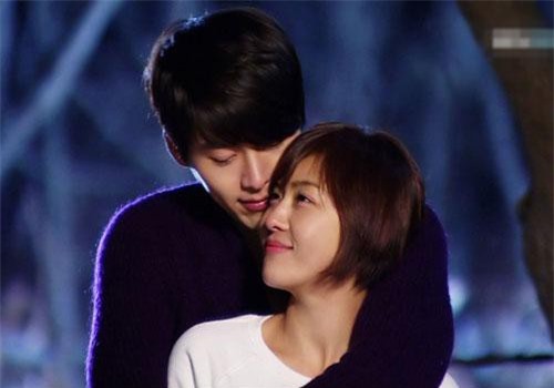 Chỉ vì lỡ lời trong đêm tân hôn, vợ trẻ bị chồng đuổi ra khỏi nhà ngay giữa lúc mặn nồng