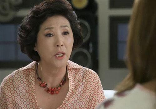 Mẹ chồng bắt đóng thêm sinh hoạt phí cho cả em chồng và em dâu, tôi nhắc lại đúng một câu khiến bà xấu hổ