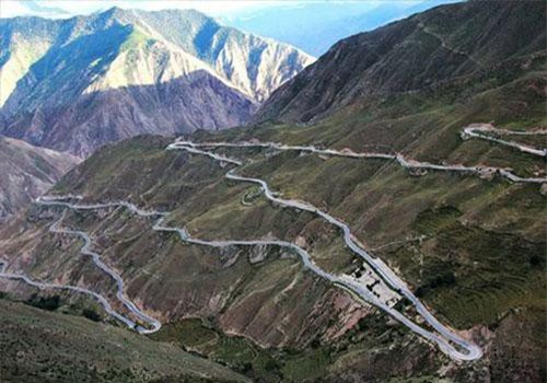 “Nghẹt thở” với tuyến đường nguy hiểm dài 30km có tới 72 khúc cua