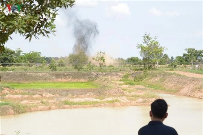 anh: bom min va cac vat lieu no tung gieo rac dau thuong o campuchia hinh 22