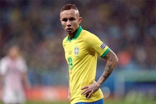 Everton Soares.