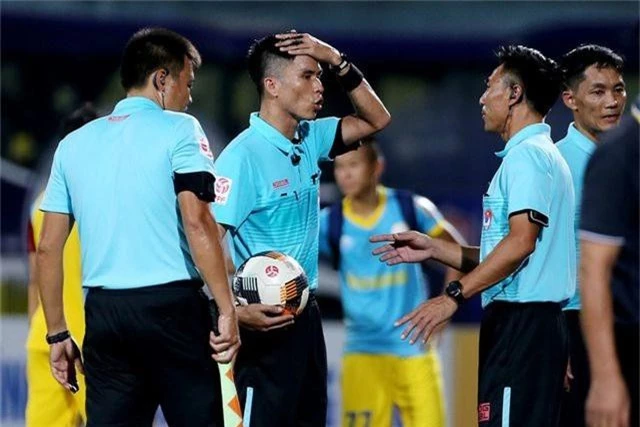 HLV CLB Hà Nội chỉ trích trọng tài sau trận hoà đội cuối bảng - 2