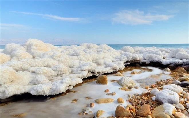Hiện tượng tuyết muối rơi ngập Biển Chết khiến khoa học đau đầu suốt gần 50 năm cuối cùng đã có lời giải - Ảnh 1.